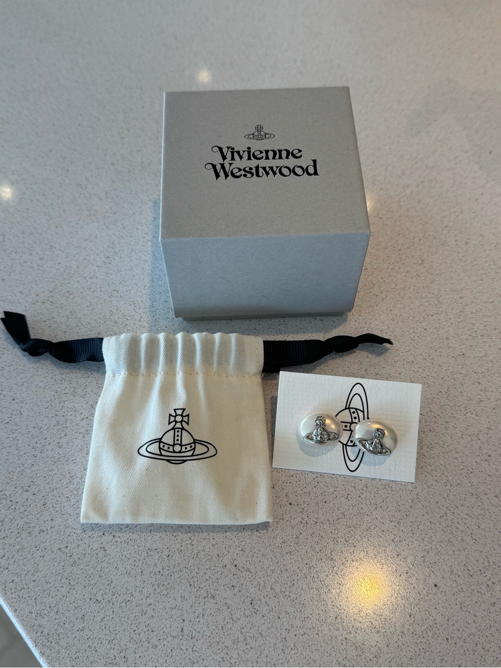 Vivienne Westwood Silver Orb Stud Earrings with Pouch and Box - Picture 2 of 3